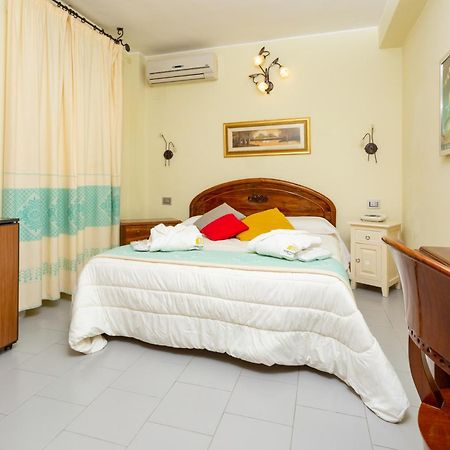 Hotel Marini サッサリ エクステリア 写真
