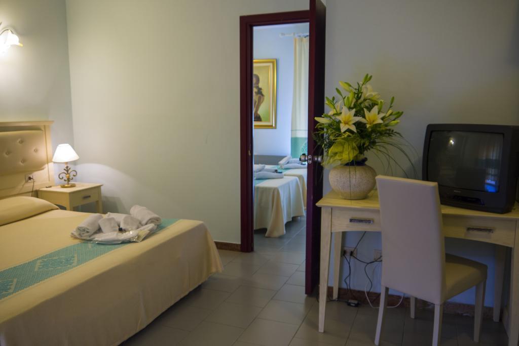 Hotel Marini サッサリ エクステリア 写真