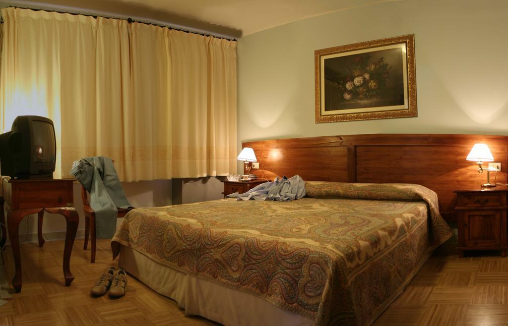 Hotel Marini サッサリ エクステリア 写真