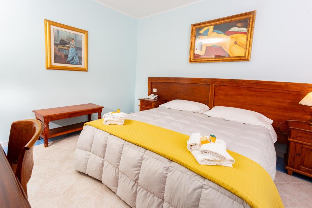Hotel Marini サッサリ エクステリア 写真