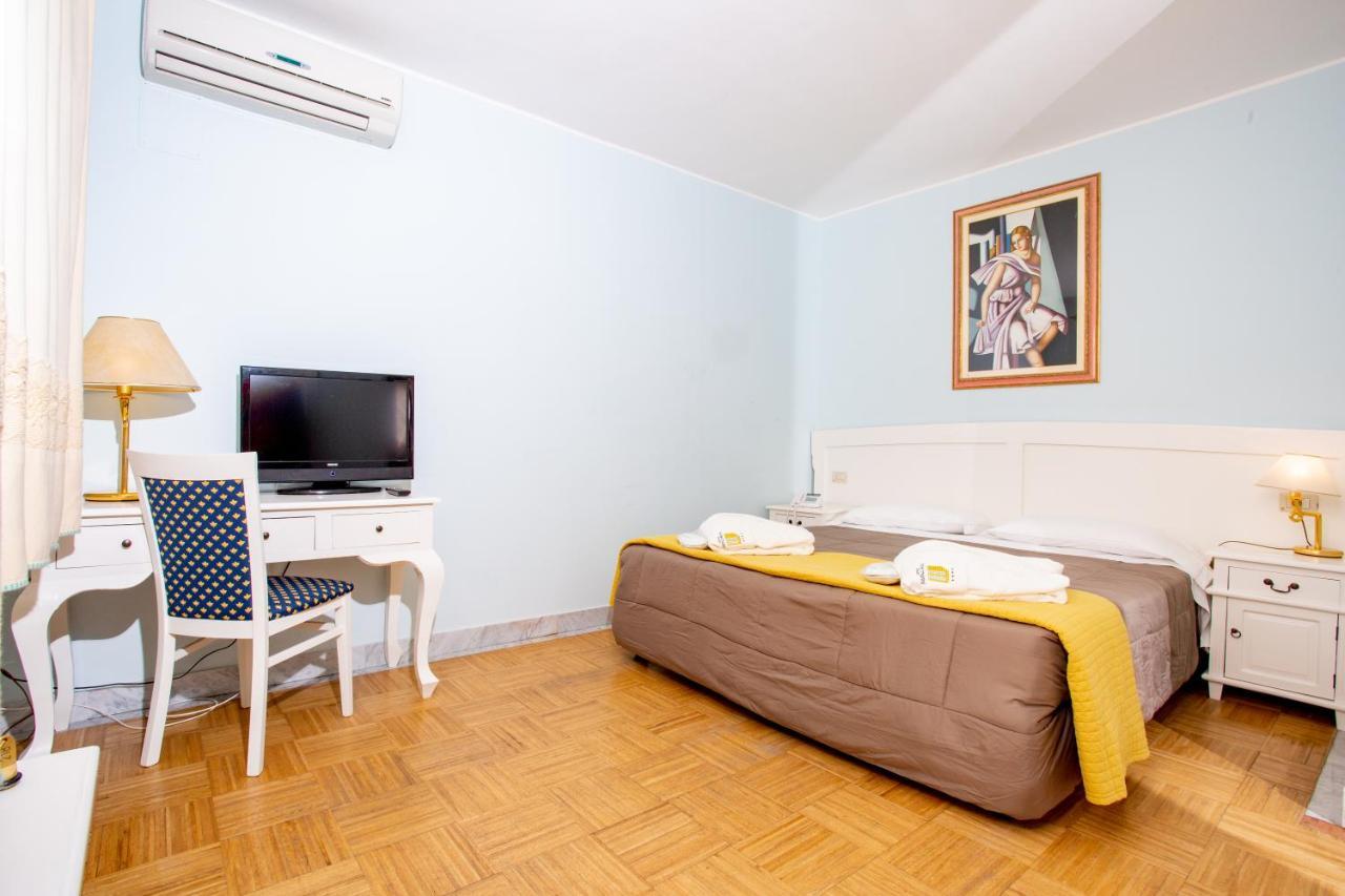 Hotel Marini サッサリ エクステリア 写真
